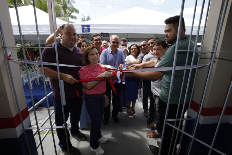 Governo Entrega Escola Tauriano Gil de Sousa na Comunidade Porto Salva no município de Vigia de Nazaré <div class='credito_fotos'>Foto: Alex Ribeiro / Ag. Pará | <a href='/midias/2022/originais/14941_4cb7d7ee-f589-2ac4-88d5-5ccace64a2f1.jpg' download><i class='fa-solid fa-download'></i> Download</a></div>