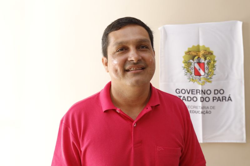 Governo Entrega Escola Tauriano Gil de Sousa na Comunidade Porto Salva no município de Vigia de Nazaré
Hélio Aragão Diretor da escola <div class='credito_fotos'>Foto: Alex Ribeiro / Ag. Pará | <a href='/midias/2022/originais/14941_8ecc4477-924c-ada9-813f-7f4790d4db0f.jpg' download><i class='fa-solid fa-download'></i> Download</a></div>