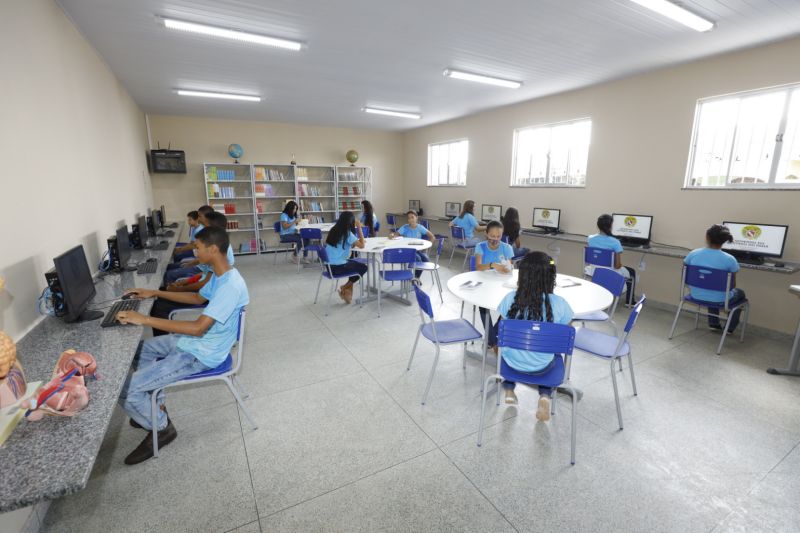 Governo Entrega Escola Tauriano Gil de Sousa na Comunidade Porto Salva no município de Vigia de Nazaré <div class='credito_fotos'>Foto: Alex Ribeiro / Ag. Pará | <a href='/midias/2022/originais/14941_963b8b3c-6900-9805-39ba-80ca7e8d0da9.jpg' download><i class='fa-solid fa-download'></i> Download</a></div>