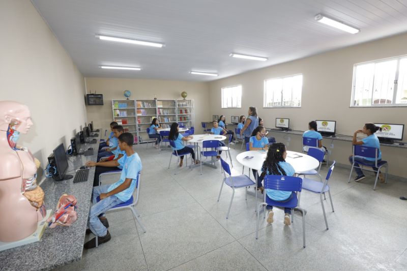 Governo Entrega Escola Tauriano Gil de Sousa na Comunidade Porto Salva no município de Vigia de Nazaré <div class='credito_fotos'>Foto: Alex Ribeiro / Ag. Pará | <a href='/midias/2022/originais/14941_9fd841b3-ab19-f601-2c1a-bc2e3666b5c4.jpg' download><i class='fa-solid fa-download'></i> Download</a></div>