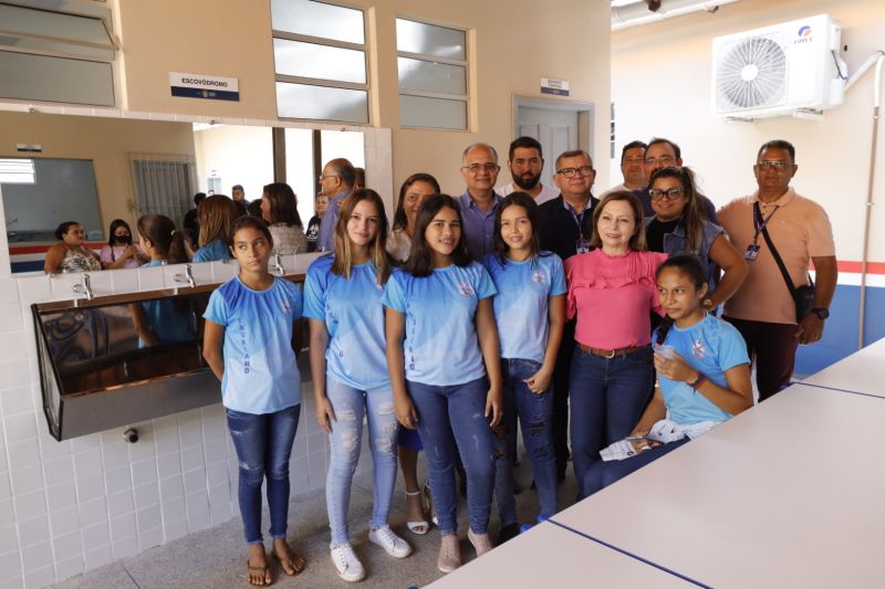 Governo Entrega Escola Tauriano Gil de Sousa na Comunidade Porto Salva no município de Vigia de Nazaré <div class='credito_fotos'>Foto: Alex Ribeiro / Ag. Pará | <a href='/midias/2022/originais/14941_cc704429-0f3d-455c-d775-312f6c39ac80.jpg' download><i class='fa-solid fa-download'></i> Download</a></div>