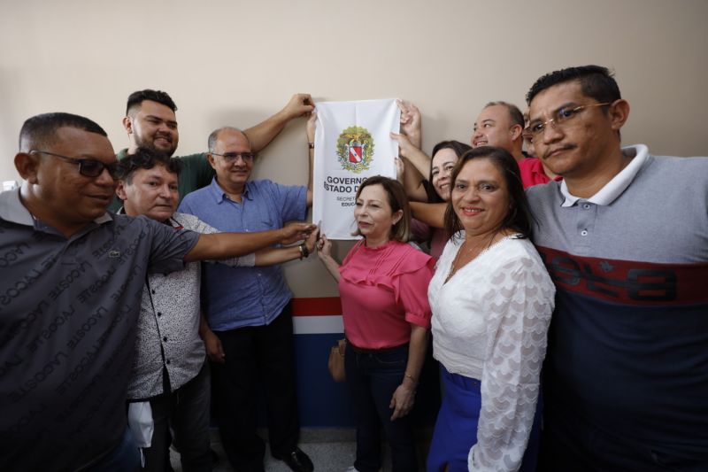 Governo Entrega Escola Tauriano Gil de Sousa na Comunidade Porto Salva no município de Vigia de Nazaré <div class='credito_fotos'>Foto: Alex Ribeiro / Ag. Pará | <a href='/midias/2022/originais/14941_e602242b-61fb-585b-1806-c5ad956dcead.jpg' download><i class='fa-solid fa-download'></i> Download</a></div>