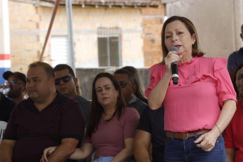 Governo Entrega Escola Tauriano Gil de Sousa na Comunidade Porto Salva no município de Vigia de Nazaré
secretária estadual de educação do Pará, Eliete Braga <div class='credito_fotos'>Foto: Alex Ribeiro / Ag. Pará | <a href='/midias/2022/originais/14941_f9653287-3643-d4dd-d7c1-f77b1ec3f7b6.jpg' download><i class='fa-solid fa-download'></i> Download</a></div>