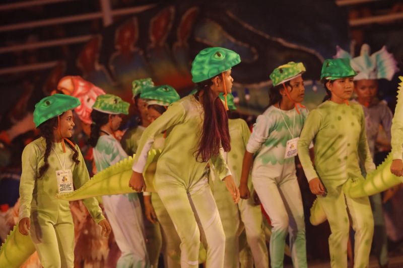 O Festival das Tribos Indígenas de Juruti ou Festribal (termo relativo a tribos) é uma festa cultural realizada sempre no último fim de semana do mês de julho ou início de agosto na cidade de Juruti, oeste do Pará. Resgata em forma de espetáculo a cultura indígena nativa da cidade. Uma das maiores manifestações culturais da Amazônia. O palco das apresentações é o Tribódromo, arena onde as tribos se apresentam. No tribódromo as tribos Muirapinima (vermelho e azul) e Munduruku (vermelho e amarelo) se enfrentam pela conquista de mais um título. <div class='credito_fotos'>Foto: Alex Ribeiro / Ag. Pará   |   <a href='/midias/2022/originais/14947_023ad5c1-19bf-7b06-64c6-33f7664ea0c0.jpg' download><i class='fa-solid fa-download'></i> Download</a></div>