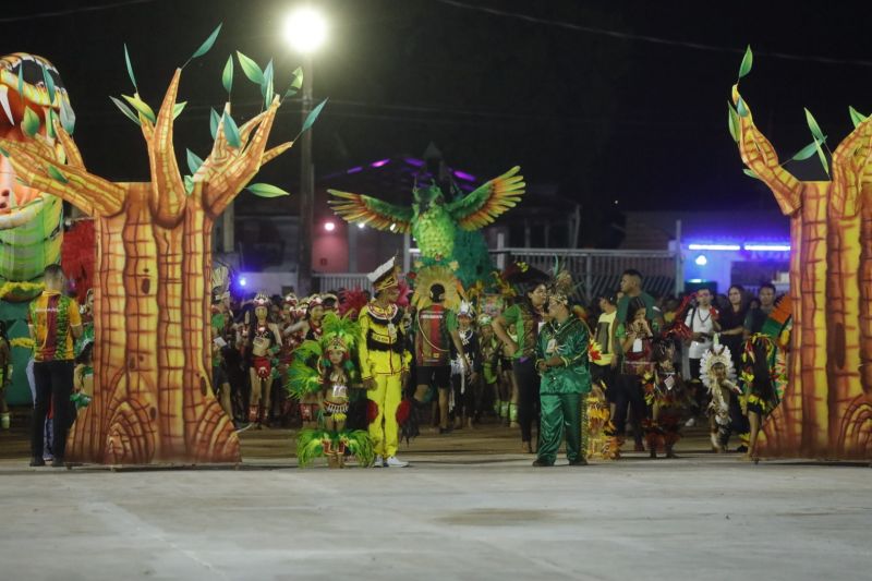 O Festival das Tribos Indígenas de Juruti ou Festribal (termo relativo a tribos) é uma festa cultural realizada sempre no último fim de semana do mês de julho ou início de agosto na cidade de Juruti, oeste do Pará. Resgata em forma de espetáculo a cultura indígena nativa da cidade. Uma das maiores manifestações culturais da Amazônia. O palco das apresentações é o Tribódromo, arena onde as tribos se apresentam. No tribódromo as tribos Muirapinima (vermelho e azul) e Munduruku (vermelho e amarelo) se enfrentam pela conquista de mais um título. <div class='credito_fotos'>Foto: Alex Ribeiro / Ag. Pará   |   <a href='/midias/2022/originais/14947_116c16af-f4a1-0946-f5f1-8427bb720539.jpg' download><i class='fa-solid fa-download'></i> Download</a></div>
