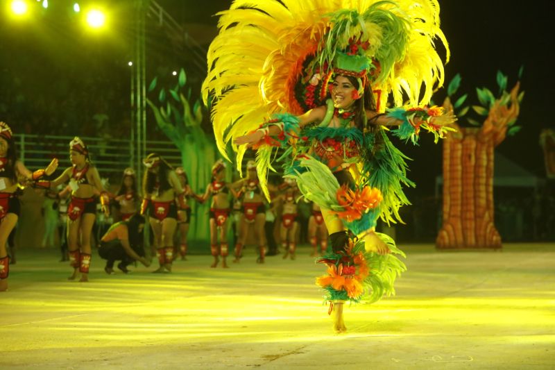 O Festival das Tribos Indígenas de Juruti ou Festribal (termo relativo a tribos) é uma festa cultural realizada sempre no último fim de semana do mês de julho ou início de agosto na cidade de Juruti, oeste do Pará. Resgata em forma de espetáculo a cultura indígena nativa da cidade. Uma das maiores manifestações culturais da Amazônia. O palco das apresentações é o Tribódromo, arena onde as tribos se apresentam. No tribódromo as tribos Muirapinima (vermelho e azul) e Munduruku (vermelho e amarelo) se enfrentam pela conquista de mais um título. <div class='credito_fotos'>Foto: Alex Ribeiro / Ag. Pará   |   <a href='/midias/2022/originais/14947_15c2de7f-a9ee-6b43-c560-745958f28fc0.jpg' download><i class='fa-solid fa-download'></i> Download</a></div>
