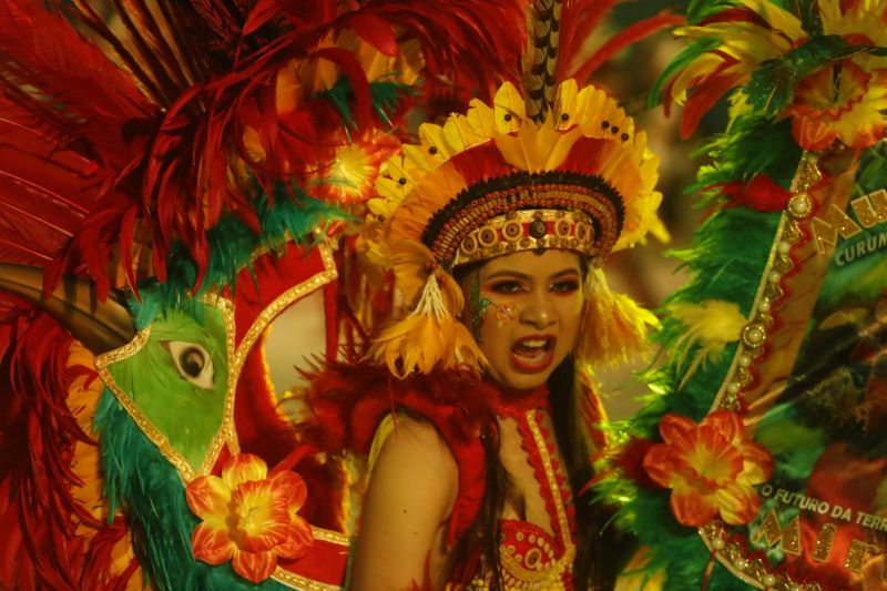 O Festival das Tribos Indígenas de Juruti ou Festribal (termo relativo a tribos) é uma festa cultural realizada sempre no último fim de semana do mês de julho ou início de agosto na cidade de Juruti, oeste do Pará. Resgata em forma de espetáculo a cultura indígena nativa da cidade. Uma das maiores manifestações culturais da Amazônia. O palco das apresentações é o Tribódromo, arena onde as tribos se apresentam. No tribódromo as tribos Muirapinima (vermelho e azul) e Munduruku (vermelho e amarelo) se enfrentam pela conquista de mais um título. <div class='credito_fotos'>Foto: Alex Ribeiro / Ag. Pará   |   <a href='/midias/2022/originais/14947_556904b3-6b32-c30d-636a-7637ec4ed51d.jpg' download><i class='fa-solid fa-download'></i> Download</a></div>