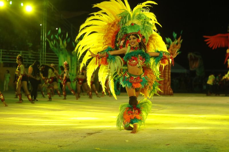 O Festival das Tribos Indígenas de Juruti ou Festribal (termo relativo a tribos) é uma festa cultural realizada sempre no último fim de semana do mês de julho ou início de agosto na cidade de Juruti, oeste do Pará. Resgata em forma de espetáculo a cultura indígena nativa da cidade. Uma das maiores manifestações culturais da Amazônia. O palco das apresentações é o Tribódromo, arena onde as tribos se apresentam. No tribódromo as tribos Muirapinima (vermelho e azul) e Munduruku (vermelho e amarelo) se enfrentam pela conquista de mais um título. <div class='credito_fotos'>Foto: Alex Ribeiro / Ag. Pará   |   <a href='/midias/2022/originais/14947_73ee0f68-8b15-196e-ec7e-573e96400dc5.jpg' download><i class='fa-solid fa-download'></i> Download</a></div>