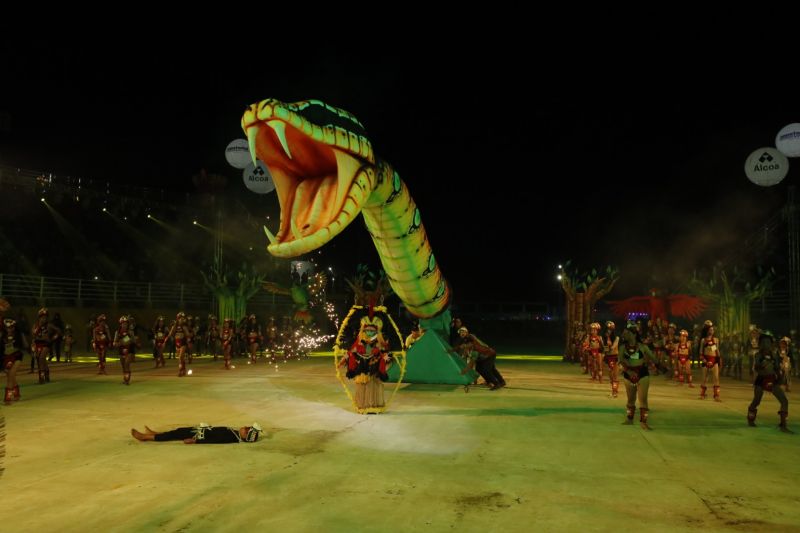 O Festival das Tribos Indígenas de Juruti ou Festribal (termo relativo a tribos) é uma festa cultural realizada sempre no último fim de semana do mês de julho ou início de agosto na cidade de Juruti, oeste do Pará. Resgata em forma de espetáculo a cultura indígena nativa da cidade. Uma das maiores manifestações culturais da Amazônia. O palco das apresentações é o Tribódromo, arena onde as tribos se apresentam. No tribódromo as tribos Muirapinima (vermelho e azul) e Munduruku (vermelho e amarelo) se enfrentam pela conquista de mais um título. <div class='credito_fotos'>Foto: Alex Ribeiro / Ag. Pará   |   <a href='/midias/2022/originais/14947_91002d95-4619-6843-bc1b-28f89cc65cdf.jpg' download><i class='fa-solid fa-download'></i> Download</a></div>