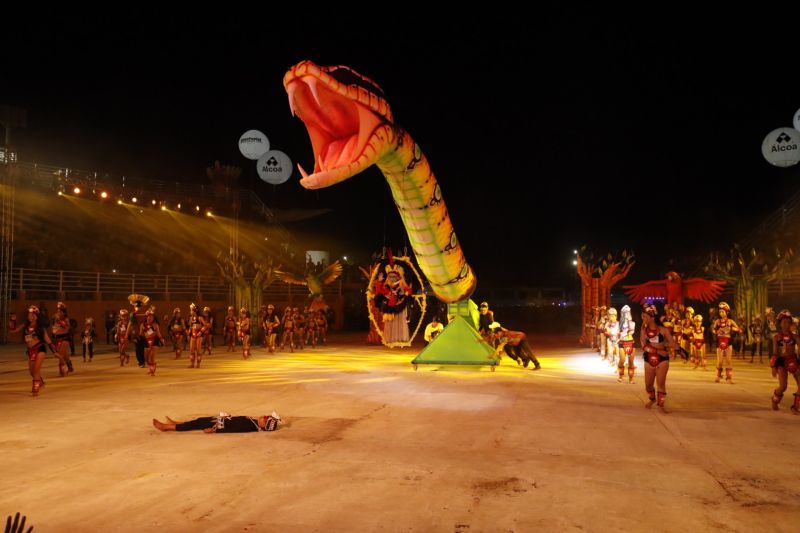 O Festival das Tribos Indígenas de Juruti ou Festribal (termo relativo a tribos) é uma festa cultural realizada sempre no último fim de semana do mês de julho ou início de agosto na cidade de Juruti, oeste do Pará. Resgata em forma de espetáculo a cultura indígena nativa da cidade. Uma das maiores manifestações culturais da Amazônia. O palco das apresentações é o Tribódromo, arena onde as tribos se apresentam. No tribódromo as tribos Muirapinima (vermelho e azul) e Munduruku (vermelho e amarelo) se enfrentam pela conquista de mais um título. <div class='credito_fotos'>Foto: Alex Ribeiro / Ag. Pará   |   <a href='/midias/2022/originais/14947_94441b5d-b802-d290-654b-d1382204cd74.jpg' download><i class='fa-solid fa-download'></i> Download</a></div>