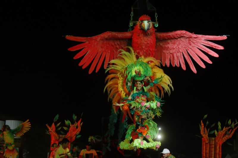 O Festival das Tribos Indígenas de Juruti ou Festribal (termo relativo a tribos) é uma festa cultural realizada sempre no último fim de semana do mês de julho ou início de agosto na cidade de Juruti, oeste do Pará. Resgata em forma de espetáculo a cultura indígena nativa da cidade. Uma das maiores manifestações culturais da Amazônia. O palco das apresentações é o Tribódromo, arena onde as tribos se apresentam. No tribódromo as tribos Muirapinima (vermelho e azul) e Munduruku (vermelho e amarelo) se enfrentam pela conquista de mais um título. <div class='credito_fotos'>Foto: Alex Ribeiro / Ag. Pará   |   <a href='/midias/2022/originais/14947_f5ea3cc1-b267-afdd-04dc-e48b968a0a4e.jpg' download><i class='fa-solid fa-download'></i> Download</a></div>