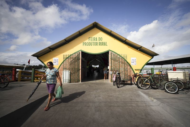 Afuá é um município brasileiro do estado do Pará, pertencente à Mesorregião do Marajó, localizado no norte brasileiro, no delta do rio Amazonas. É conhecida como a "Veneza da Ilha de Marajó", por ter diversos canais e palafitas no fim do século XIX, sendo formada em grande parte por uma população rural. <div class='credito_fotos'>Foto: Pedro Guerreiro / Ag. Pará | <a href='/midias/2022/originais/14948_0b28ac3b-92aa-cc5f-2cdb-d54b89816ddf.jpg' download><i class='fa-solid fa-download'></i> Download</a></div>