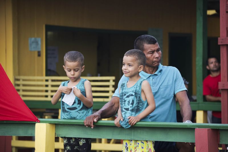 Afuá é um município brasileiro do estado do Pará, pertencente à Mesorregião do Marajó, localizado no norte brasileiro, no delta do rio Amazonas. É conhecida como a "Veneza da Ilha de Marajó", por ter diversos canais e palafitas no fim do século XIX, sendo formada em grande parte por uma população rural. <div class='credito_fotos'>Foto: Pedro Guerreiro / Ag. Pará | <a href='/midias/2022/originais/14948_0b31974d-085d-bff2-7ee6-92b256c26481.jpg' download><i class='fa-solid fa-download'></i> Download</a></div>
