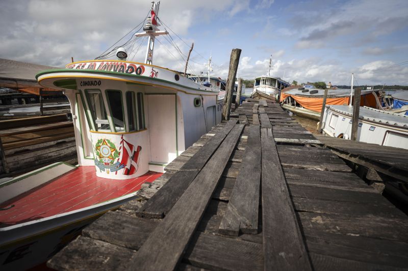 Afuá é um município brasileiro do estado do Pará, pertencente à Mesorregião do Marajó, localizado no norte brasileiro, no delta do rio Amazonas. É conhecida como a "Veneza da Ilha de Marajó", por ter diversos canais e palafitas no fim do século XIX, sendo formada em grande parte por uma população rural. <div class='credito_fotos'>Foto: Pedro Guerreiro / Ag. Pará | <a href='/midias/2022/originais/14948_0b8e78fd-e5be-40a3-e3d5-07c12a094fad.jpg' download><i class='fa-solid fa-download'></i> Download</a></div>