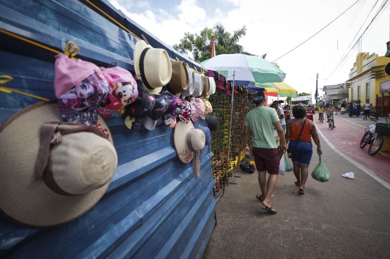Afuá é um município brasileiro do estado do Pará, pertencente à Mesorregião do Marajó, localizado no norte brasileiro, no delta do rio Amazonas. É conhecida como a "Veneza da Ilha de Marajó", por ter diversos canais e palafitas no fim do século XIX, sendo formada em grande parte por uma população rural. <div class='credito_fotos'>Foto: Pedro Guerreiro / Ag. Pará | <a href='/midias/2022/originais/14948_2c1c0bae-743b-db1d-247c-19e9c11b4c0b.jpg' download><i class='fa-solid fa-download'></i> Download</a></div>