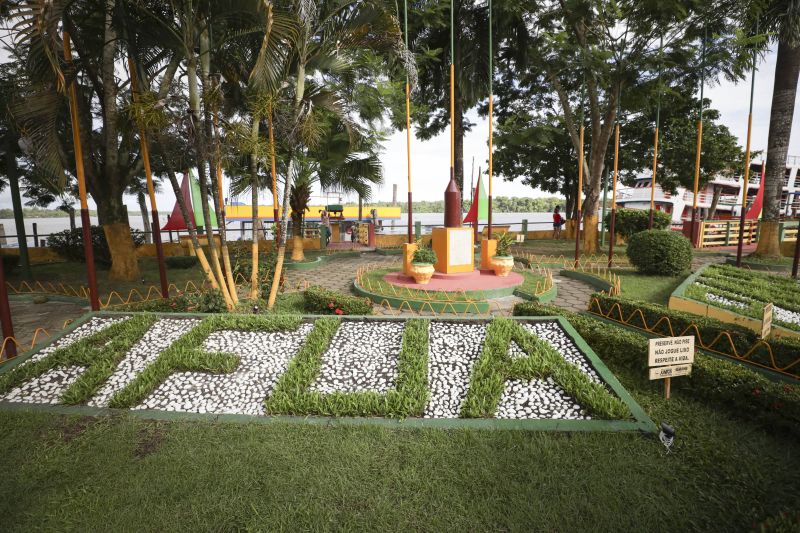 Afuá é um município brasileiro do estado do Pará, pertencente à Mesorregião do Marajó, localizado no norte brasileiro, no delta do rio Amazonas. É conhecida como a "Veneza da Ilha de Marajó", por ter diversos canais e palafitas no fim do século XIX, sendo formada em grande parte por uma população rural. <div class='credito_fotos'>Foto: Pedro Guerreiro / Ag. Pará | <a href='/midias/2022/originais/14948_31dc3a51-8757-1f90-9067-87e7533d6811.jpg' download><i class='fa-solid fa-download'></i> Download</a></div>