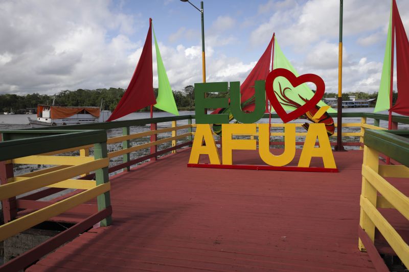 Afuá é um município brasileiro do estado do Pará, pertencente à Mesorregião do Marajó, localizado no norte brasileiro, no delta do rio Amazonas. É conhecida como a "Veneza da Ilha de Marajó", por ter diversos canais e palafitas no fim do século XIX, sendo formada em grande parte por uma população rural. <div class='credito_fotos'>Foto: Pedro Guerreiro / Ag. Pará | <a href='/midias/2022/originais/14948_3c1d0b99-a4bc-5ceb-f26e-4dca4cf6a7e1.jpg' download><i class='fa-solid fa-download'></i> Download</a></div>