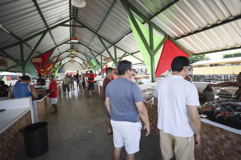 Afuá é um município brasileiro do estado do Pará, pertencente à Mesorregião do Marajó, localizado no norte brasileiro, no delta do rio Amazonas. É conhecida como a "Veneza da Ilha de Marajó", por ter diversos canais e palafitas no fim do século XIX, sendo formada em grande parte por uma população rural. <div class='credito_fotos'>Foto: Pedro Guerreiro / Ag. Pará | <a href='/midias/2022/originais/14948_57c59e44-1d64-d61d-53cd-baebaeadc74d.jpg' download><i class='fa-solid fa-download'></i> Download</a></div>