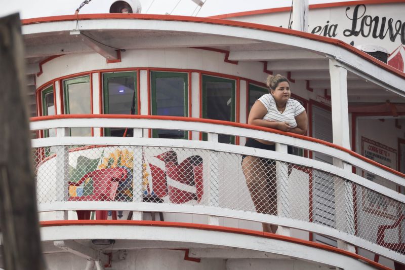 Afuá é um município brasileiro do estado do Pará, pertencente à Mesorregião do Marajó, localizado no norte brasileiro, no delta do rio Amazonas. É conhecida como a "Veneza da Ilha de Marajó", por ter diversos canais e palafitas no fim do século XIX, sendo formada em grande parte por uma população rural. <div class='credito_fotos'>Foto: Pedro Guerreiro / Ag. Pará | <a href='/midias/2022/originais/14948_61208235-6e95-d9ca-4f3e-ea6d4545fc3a.jpg' download><i class='fa-solid fa-download'></i> Download</a></div>