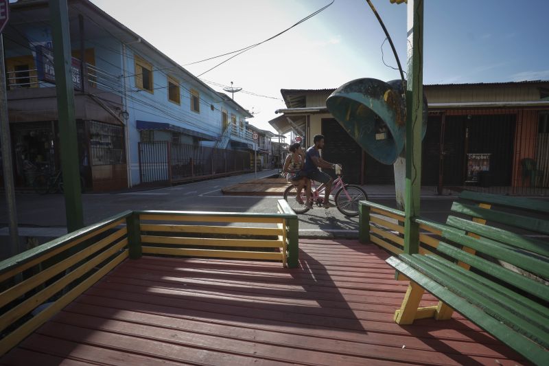 Afuá é um município brasileiro do estado do Pará, pertencente à Mesorregião do Marajó, localizado no norte brasileiro, no delta do rio Amazonas. É conhecida como a "Veneza da Ilha de Marajó", por ter diversos canais e palafitas no fim do século XIX, sendo formada em grande parte por uma população rural. <div class='credito_fotos'>Foto: Pedro Guerreiro / Ag. Pará | <a href='/midias/2022/originais/14948_7655c6f1-00c4-30b6-2ed3-210fd003386c.jpg' download><i class='fa-solid fa-download'></i> Download</a></div>