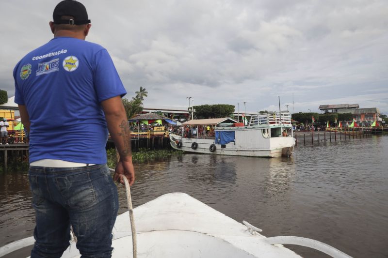 Afuá é um município brasileiro do estado do Pará, pertencente à Mesorregião do Marajó, localizado no norte brasileiro, no delta do rio Amazonas. É conhecida como a "Veneza da Ilha de Marajó", por ter diversos canais e palafitas no fim do século XIX, sendo formada em grande parte por uma população rural. <div class='credito_fotos'>Foto: Pedro Guerreiro / Ag. Pará | <a href='/midias/2022/originais/14948_8048af5b-a5d1-2c16-f5f0-5850a62bf99b.jpg' download><i class='fa-solid fa-download'></i> Download</a></div>