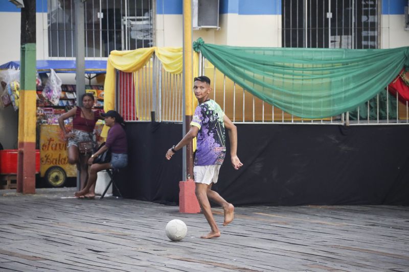 Afuá é um município brasileiro do estado do Pará, pertencente à Mesorregião do Marajó, localizado no norte brasileiro, no delta do rio Amazonas. É conhecida como a "Veneza da Ilha de Marajó", por ter diversos canais e palafitas no fim do século XIX, sendo formada em grande parte por uma população rural. <div class='credito_fotos'>Foto: Pedro Guerreiro / Ag. Pará | <a href='/midias/2022/originais/14948_996a92d7-43d6-fc26-d18f-beb2737836e0.jpg' download><i class='fa-solid fa-download'></i> Download</a></div>