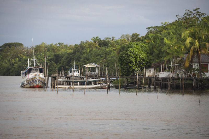 Afuá é um município brasileiro do estado do Pará, pertencente à Mesorregião do Marajó, localizado no norte brasileiro, no delta do rio Amazonas. É conhecida como a "Veneza da Ilha de Marajó", por ter diversos canais e palafitas no fim do século XIX, sendo formada em grande parte por uma população rural. <div class='credito_fotos'>Foto: Pedro Guerreiro / Ag. Pará | <a href='/midias/2022/originais/14948_e2b9d665-22ad-f49f-41ab-5decbf5a791a.jpg' download><i class='fa-solid fa-download'></i> Download</a></div>