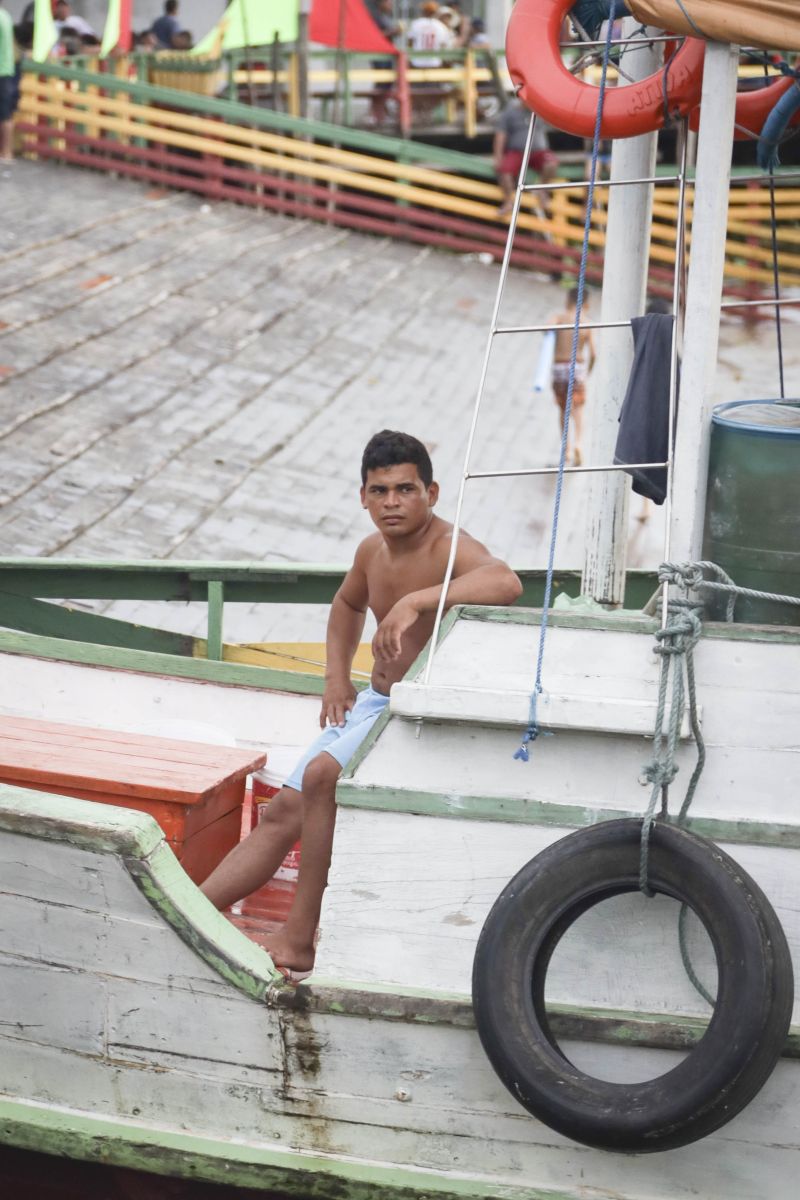 Afuá é um município brasileiro do estado do Pará, pertencente à Mesorregião do Marajó, localizado no norte brasileiro, no delta do rio Amazonas. É conhecida como a "Veneza da Ilha de Marajó", por ter diversos canais e palafitas no fim do século XIX, sendo formada em grande parte por uma população rural. <div class='credito_fotos'>Foto: Pedro Guerreiro / Ag. Pará | <a href='/midias/2022/originais/14948_e7af6fc1-ec79-7acd-1354-09edd7d1f20e.jpg' download><i class='fa-solid fa-download'></i> Download</a></div>
