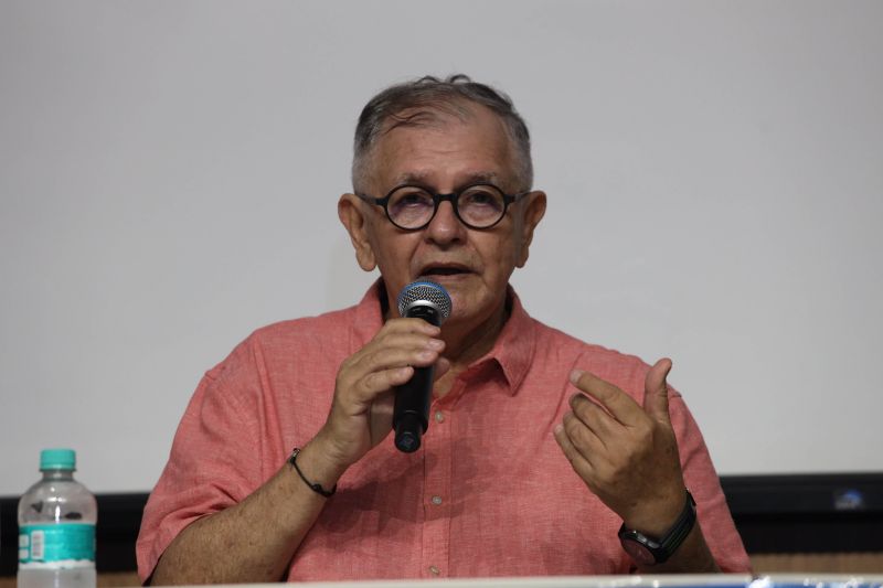 Coletiva da Feira Pan-Amazônica do Livro e das Multivozes
Edyr Augusto, homenageado <div class='credito_fotos'>Foto: David Alves / Ag.Pará | <a href='/midias/2022/originais/14979_030aaf96-d00d-7d80-d6c6-156f57467c2d.jpg' download><i class='fa-solid fa-download'></i> Download</a></div>