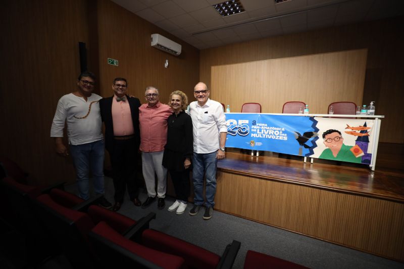 Coletiva da Feira Pan-Amazônica do Livro e das Multivozes <div class='credito_fotos'>Foto: David Alves / Ag.Pará | <a href='/midias/2022/originais/14979_5d9afcd0-e617-34e0-8728-5471477be7bd.jpg' download><i class='fa-solid fa-download'></i> Download</a></div>