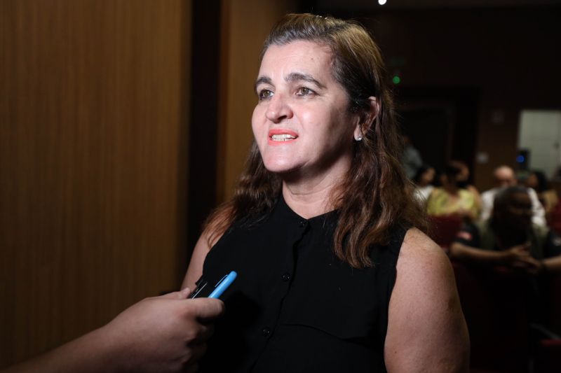 Coletiva da Feira Pan-Amazônica do Livro e das Multivozes
Silvia Fernandes - representante da Secretaria de Estado de Educação - SEDUC <div class='credito_fotos'>Foto: David Alves / Ag.Pará | <a href='/midias/2022/originais/14979_827e9854-b142-fb21-a58a-8a6803e94218.jpg' download><i class='fa-solid fa-download'></i> Download</a></div>
