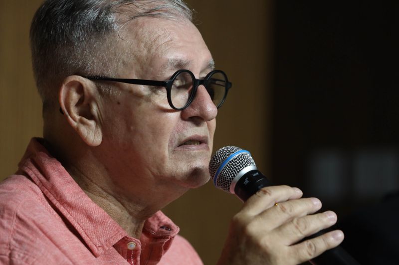 Coletiva da Feira Pan-Amazônica do Livro e das Multivozes
Edyr Augusto, homenageado <div class='credito_fotos'>Foto: David Alves / Ag.Pará | <a href='/midias/2022/originais/14979_9f875564-2aff-2365-738e-5301dfb98a32.jpg' download><i class='fa-solid fa-download'></i> Download</a></div>