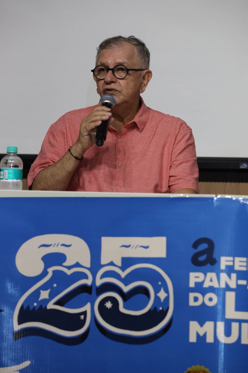Coletiva da Feira Pan-Amazônica do Livro e das Multivozes
Edyr Augusto, homenageado <div class='credito_fotos'>Foto: David Alves / Ag.Pará | <a href='/midias/2022/originais/14979_baba4169-fe46-ceba-5ede-050b115ce936.jpg' download><i class='fa-solid fa-download'></i> Download</a></div>
