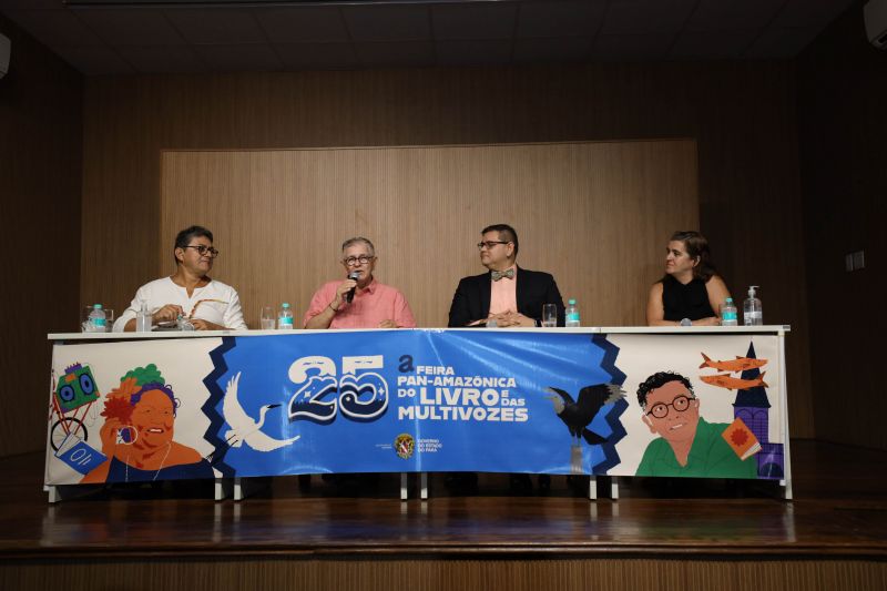 Coletiva da Feira Pan-Amazônica do Livro e das Multivozes <div class='credito_fotos'>Foto: David Alves / Ag.Pará | <a href='/midias/2022/originais/14979_d28b6657-fe8b-c575-f08e-04e2065cc7b9.jpg' download><i class='fa-solid fa-download'></i> Download</a></div>