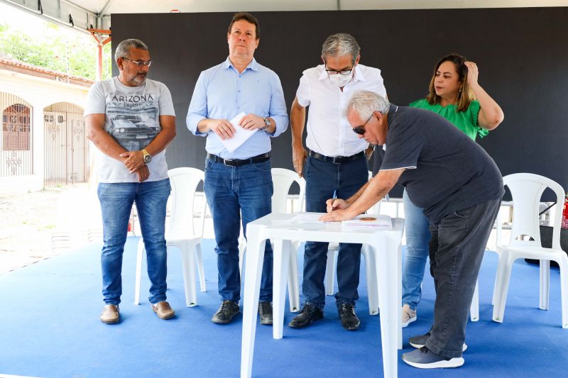 ASSINATURA DE ORDENS DE SERVIÇO PARA ASFALTO - MOSQUEIRO PA - FOTOS MARCELO SEABRA <div class='credito_fotos'>Foto: Marcelo Seabra / Ag. Pará   |   <a href='/midias/2022/originais/15025_7a861767-215d-30ea-a34c-cf7d40083d01.jpg' download><i class='fa-solid fa-download'></i> Download</a></div>