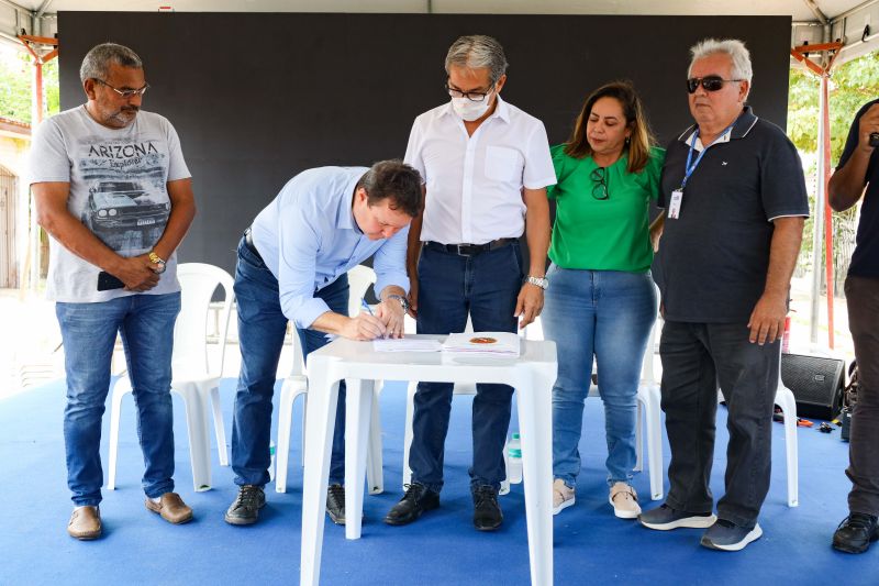 ASSINATURA DE ORDENS DE SERVIÇO PARA ASFALTO - MOSQUEIRO PA - FOTOS MARCELO SEABRA <div class='credito_fotos'>Foto: Marcelo Seabra / Ag. Pará   |   <a href='/midias/2022/originais/15025_80fc7fdc-a58b-51f6-8907-2a1e71f5119e.jpg' download><i class='fa-solid fa-download'></i> Download</a></div>
