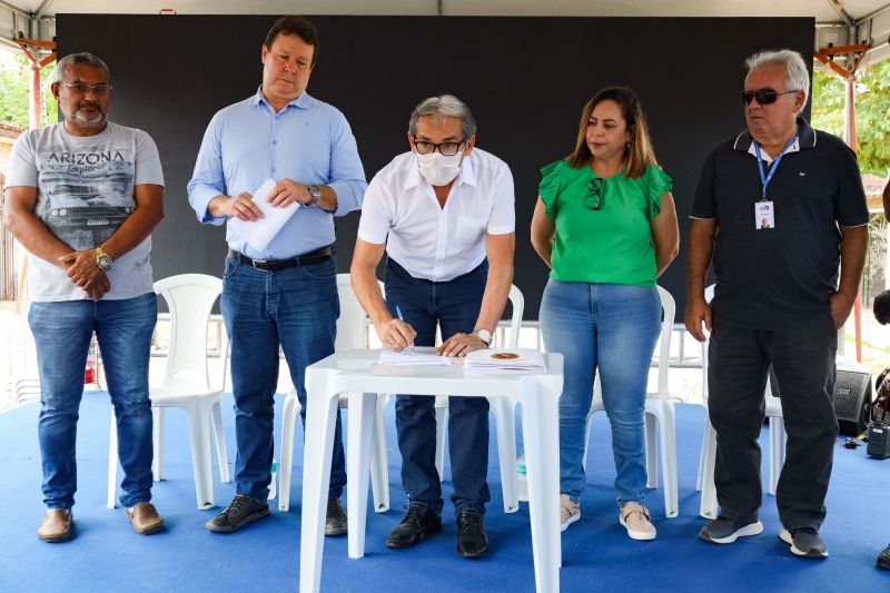ASSINATURA DE ORDENS DE SERVIÇO PARA ASFALTO - MOSQUEIRO PA - FOTOS MARCELO SEABRA <div class='credito_fotos'>Foto: Marcelo Seabra / Ag. Pará   |   <a href='/midias/2022/originais/15025_9f9e6ee1-e99b-9183-e0cc-18fd360e8bda.jpg' download><i class='fa-solid fa-download'></i> Download</a></div>