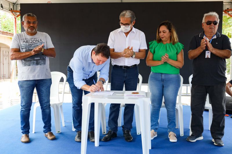 ASSINATURA DE ORDENS DE SERVIÇO PARA ASFALTO - MOSQUEIRO PA - FOTOS MARCELO SEABRA <div class='credito_fotos'>Foto: Marcelo Seabra / Ag. Pará   |   <a href='/midias/2022/originais/15025_be046079-632e-06c8-24be-2c37e4c7da90.jpg' download><i class='fa-solid fa-download'></i> Download</a></div>