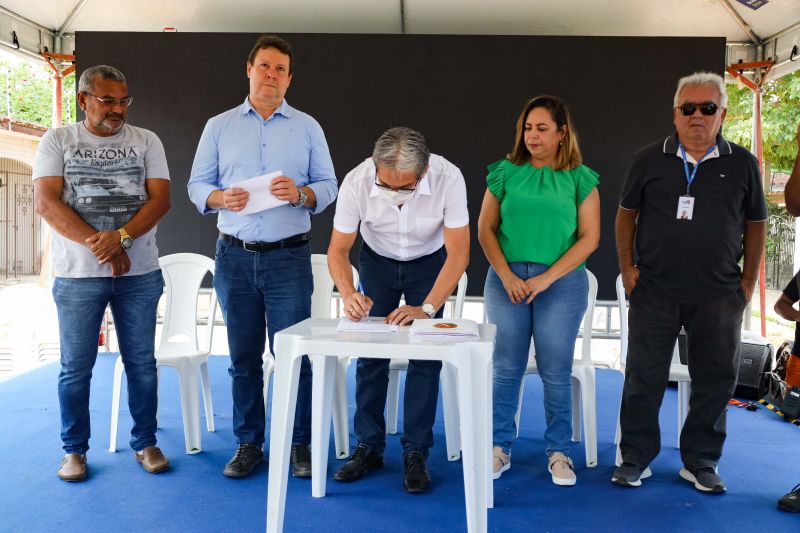 ASSINATURA DE ORDENS DE SERVIÇO PARA ASFALTO - MOSQUEIRO PA - FOTOS MARCELO SEABRA <div class='credito_fotos'>Foto: Marcelo Seabra / Ag. Pará   |   <a href='/midias/2022/originais/15025_d421c698-9522-7566-afd7-aa7697319583.jpg' download><i class='fa-solid fa-download'></i> Download</a></div>