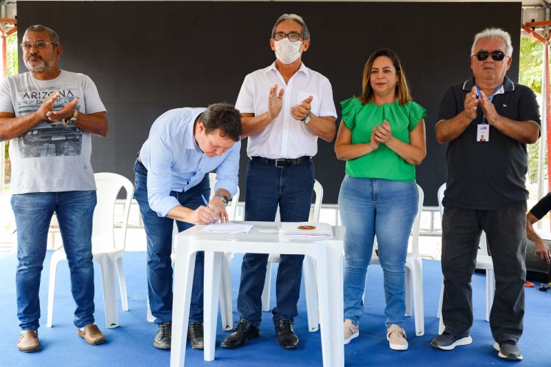 ASSINATURA DE ORDENS DE SERVIÇO PARA ASFALTO - MOSQUEIRO PA - FOTOS MARCELO SEABRA <div class='credito_fotos'>Foto: Marcelo Seabra / Ag. Pará   |   <a href='/midias/2022/originais/15025_f9ed1cec-932c-64d6-8fd6-ff8cf76644f0.jpg' download><i class='fa-solid fa-download'></i> Download</a></div>