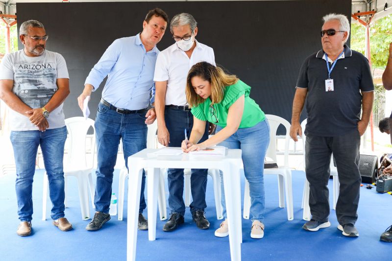 ASSINATURA DE ORDENS DE SERVIÇO PARA ASFALTO - MOSQUEIRO PA - FOTOS MARCELO SEABRA <div class='credito_fotos'>Foto: Marcelo Seabra / Ag. Pará   |   <a href='/midias/2022/originais/15025_fc200266-5779-096a-8ad8-2c38140699ad.jpg' download><i class='fa-solid fa-download'></i> Download</a></div>