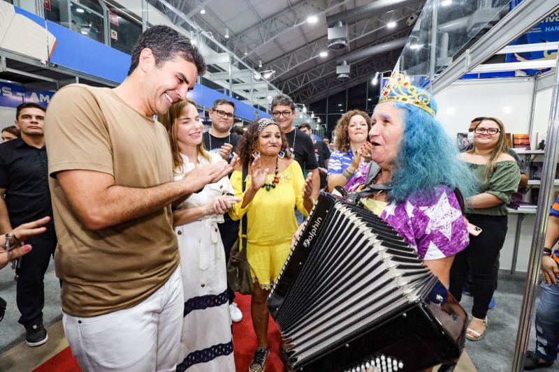 FEIRA DO LIVRO_GOV VISITA FEIRA DO LIVRO - FOTOS DAVID ALVES/AGPARA <div class='credito_fotos'>Foto: David Alves / Ag Pará | <a href='/midias/2022/originais/15033_231d8cd7-f0dd-e85e-973b-afa90ceead15.jpg' download><i class='fa-solid fa-download'></i> Download</a></div>