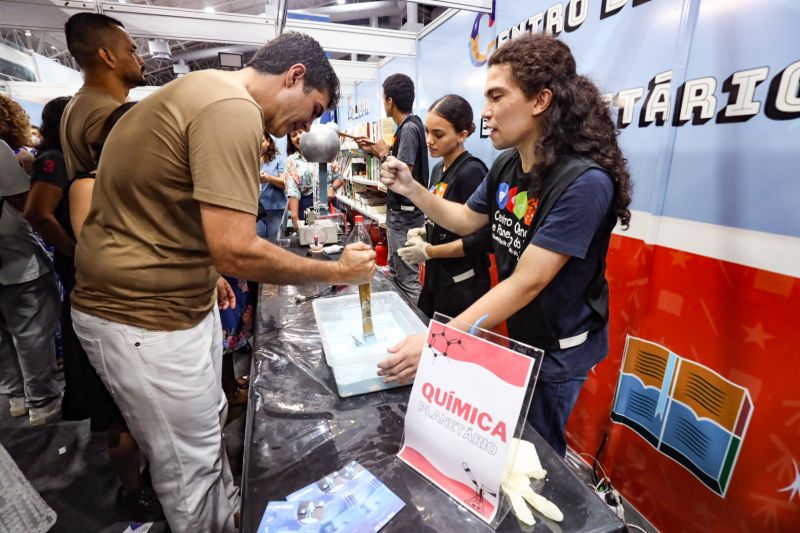 FEIRA DO LIVRO_GOV VISITA FEIRA DO LIVRO - FOTOS DAVID ALVES/AGPARA <div class='credito_fotos'>Foto: David Alves / Ag Pará | <a href='/midias/2022/originais/15033_dd4b40e8-33fc-5379-4628-bd3184abccdc.jpg' download><i class='fa-solid fa-download'></i> Download</a></div>