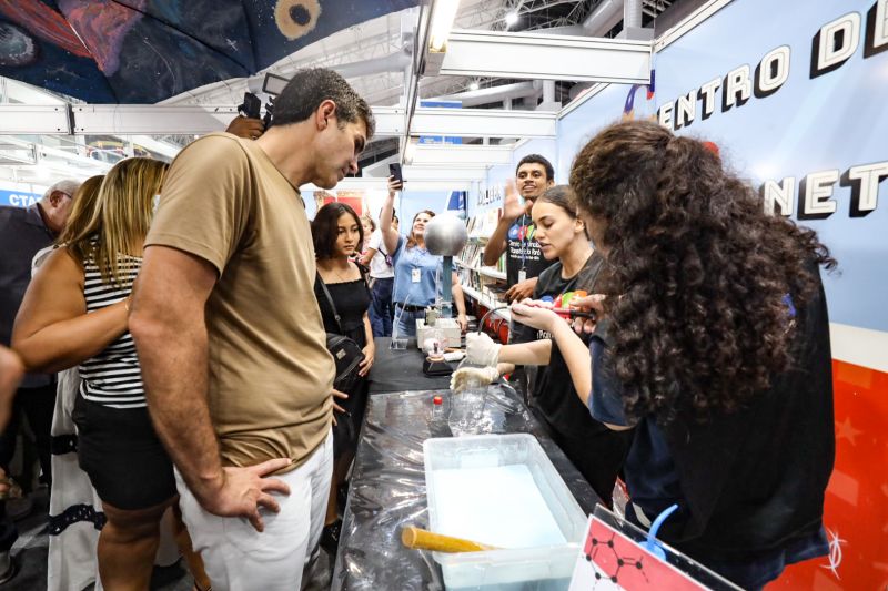 FEIRA DO LIVRO_GOV VISITA FEIRA DO LIVRO - FOTOS DAVID ALVES/AGPARA <div class='credito_fotos'>Foto: David Alves / Ag Pará | <a href='/midias/2022/originais/15033_e2eba937-0d14-a17b-f692-daed50149fa2.jpg' download><i class='fa-solid fa-download'></i> Download</a></div>