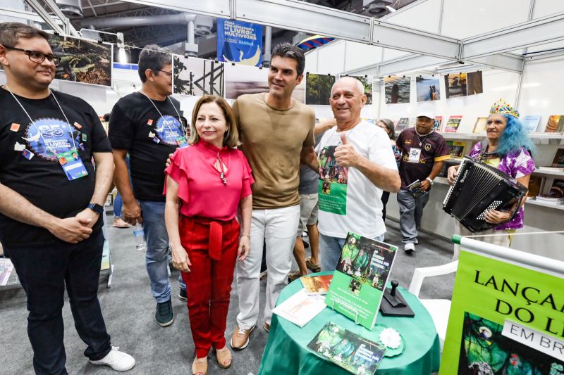 FEIRA DO LIVRO_GOV VISITA FEIRA DO LIVRO - FOTOS DAVID ALVES/AGPARA <div class='credito_fotos'>Foto: David Alves / Ag Pará | <a href='/midias/2022/originais/15033_fceddc10-fc64-d034-5b78-23bc17515929.jpg' download><i class='fa-solid fa-download'></i> Download</a></div>