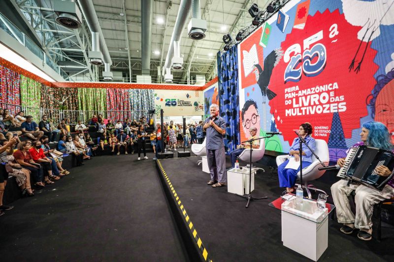 Sarau na Feira _Cantando Cordel_ <div class='credito_fotos'>Foto: Pedro Guerreiro / Ag. Pará | <a href='/midias/2022/originais/15044_1d629ef0-ae18-0436-9a26-9644aa000f36.jpg' download><i class='fa-solid fa-download'></i> Download</a></div>