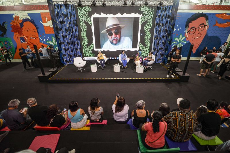 Sarau na Feira _Cantando Cordel_ <div class='credito_fotos'>Foto: Pedro Guerreiro / Ag. Pará | <a href='/midias/2022/originais/15044_4aaf625c-aebe-6c3a-e8d9-fa06324e5f82.jpg' download><i class='fa-solid fa-download'></i> Download</a></div>
