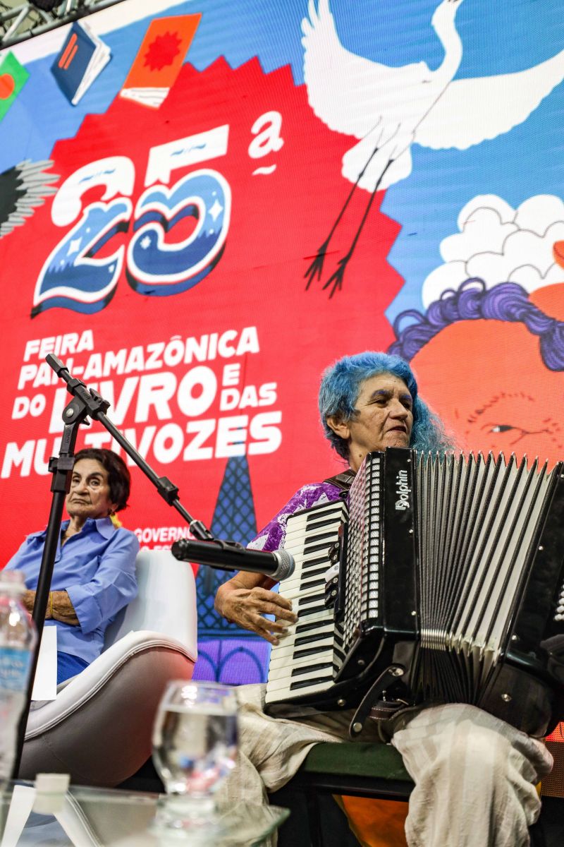 Sarau na Feira _Cantando Cordel_ <div class='credito_fotos'>Foto: Pedro Guerreiro / Ag. Pará | <a href='/midias/2022/originais/15044_4c6b1f7b-af63-523f-665e-c89ceadb1362.jpg' download><i class='fa-solid fa-download'></i> Download</a></div>