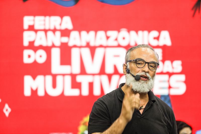 Sarau na Feira _Cantando Cordel_ <div class='credito_fotos'>Foto: Pedro Guerreiro / Ag. Pará | <a href='/midias/2022/originais/15044_5e9a95e6-f670-9122-88e6-be49f2ae4c7a.jpg' download><i class='fa-solid fa-download'></i> Download</a></div>