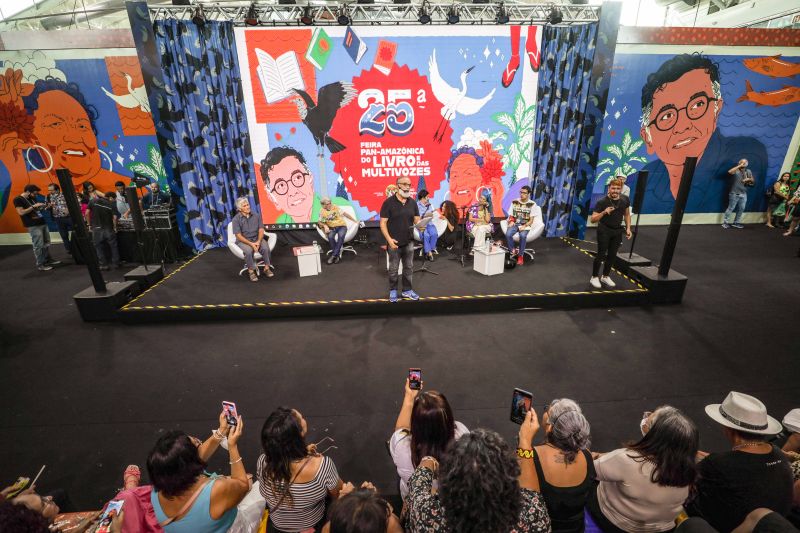 Sarau na Feira _Cantando Cordel_ <div class='credito_fotos'>Foto: Pedro Guerreiro / Ag. Pará | <a href='/midias/2022/originais/15044_7d8845a7-df23-706c-9817-4803ef46331d.jpg' download><i class='fa-solid fa-download'></i> Download</a></div>